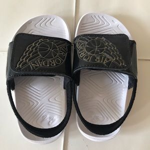 Toddler sandlas never worn